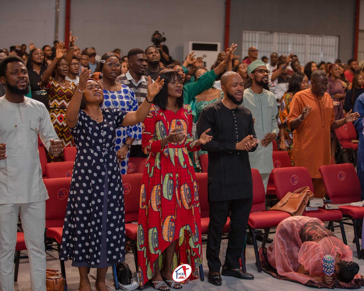 HODChurchNG's tweet image. We lift our hands to worship the one true God, the Holy One, the possessor of the heavens and earth.

#HouseholdOfDavid #SureMercies #SundayServices