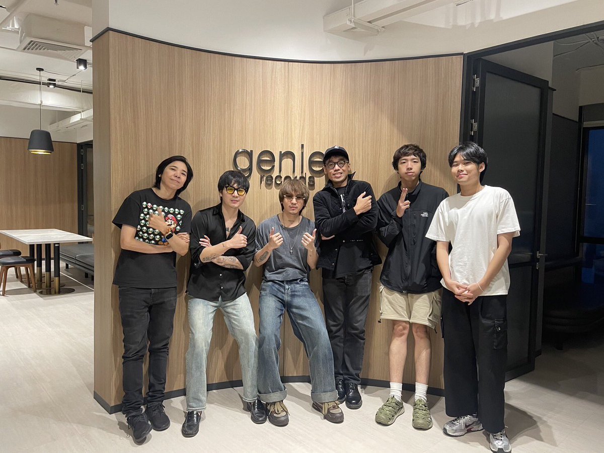 วันที่ 30 ที่ผ่านมา พวกเราได้ทำการจบสัญญากับค่าย Genie records อย่างเป็นทางการ หลังจากนี้เราจะกลับมาเป็นศิลปินอิสระอย่างเต็มตัวอีกครั้ง ต่อจากนี้เรามีข่าวดีว่าพวกเรากำลังทำ Album เต็มของ Topeople กันอยู่ มีหลายเพลงที่เราอยากให้ทุกคนได้ฟัง ยังไงรอรับแรงกระแทกกันได้เลยครับ 🔥