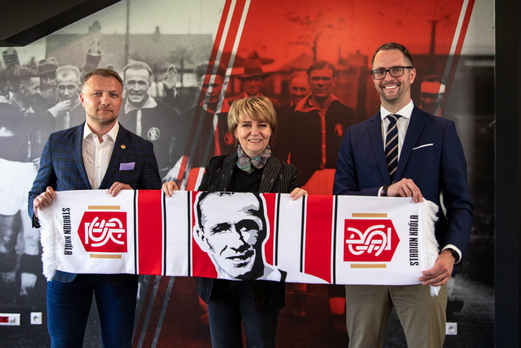 lkshistory's tweet photo. #TegoDnia #2czerwca 2021 nastąpiło oficjalne nadanie imienia Stadionowi Miejskiemu w Łodzi, przy alei Unii Lubelskiej 2, na którym mecze rozgrywa @LKS_Lodz. Patronem obiektu został legendarny sportowiec, wieloletni członek Klubu - Władysław Król. https://t.co/erYNnNqF6I https://t.co/1n6ObTROVX