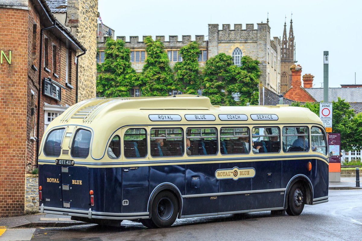CraigStoneUK's tweet photo. #Taunton is buzzing with the charm of #vintage buses taking over the streets!
Do check em out, they fab and #freebusrides all day (with a stop at Sheppy’s cider farm)
#Somerset https://t.co/qQFQGlDpnV