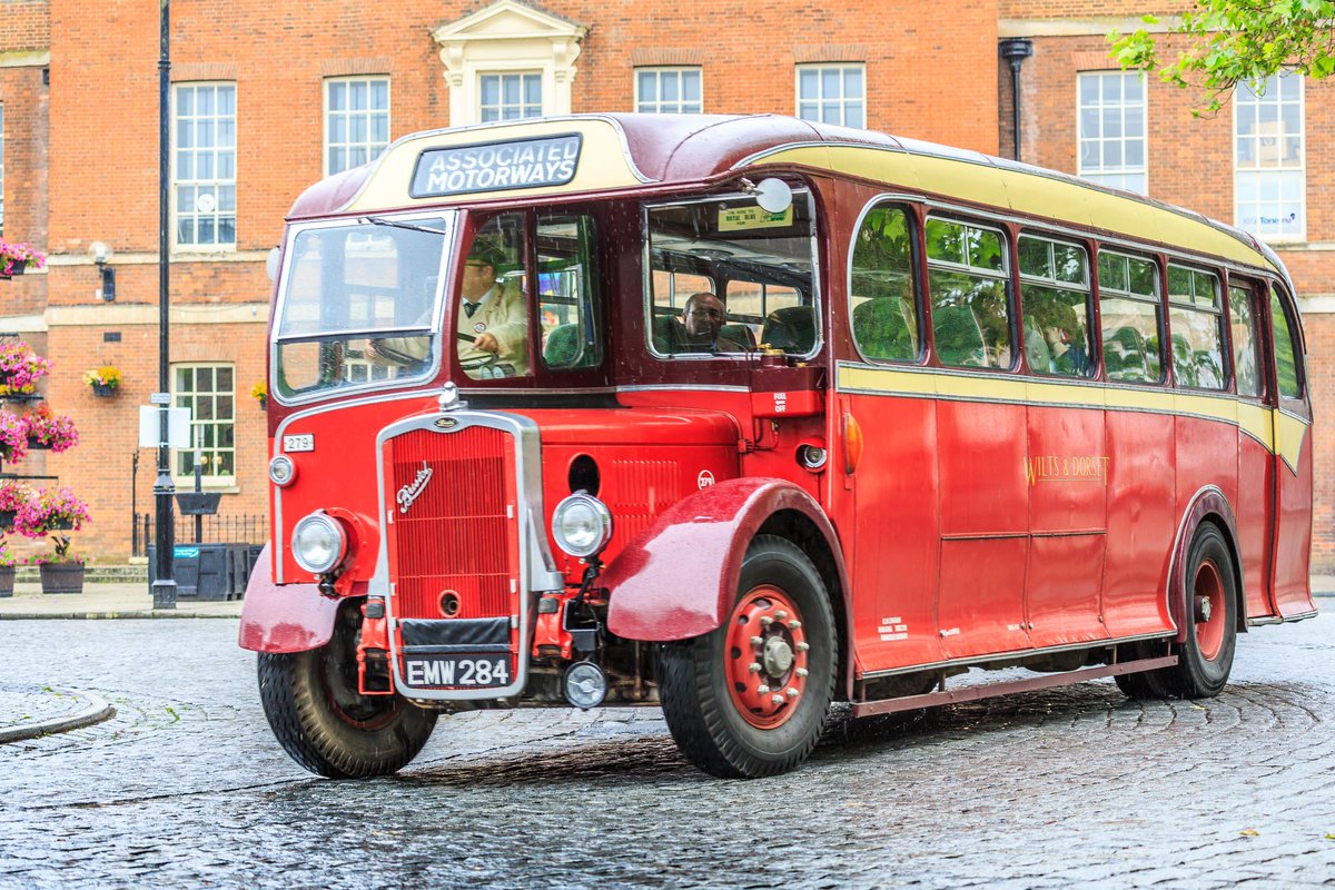 CraigStoneUK's tweet photo. #Taunton is buzzing with the charm of #vintage buses taking over the streets!
Do check em out, they fab and #freebusrides all day (with a stop at Sheppy’s cider farm)
#Somerset https://t.co/qQFQGlDpnV