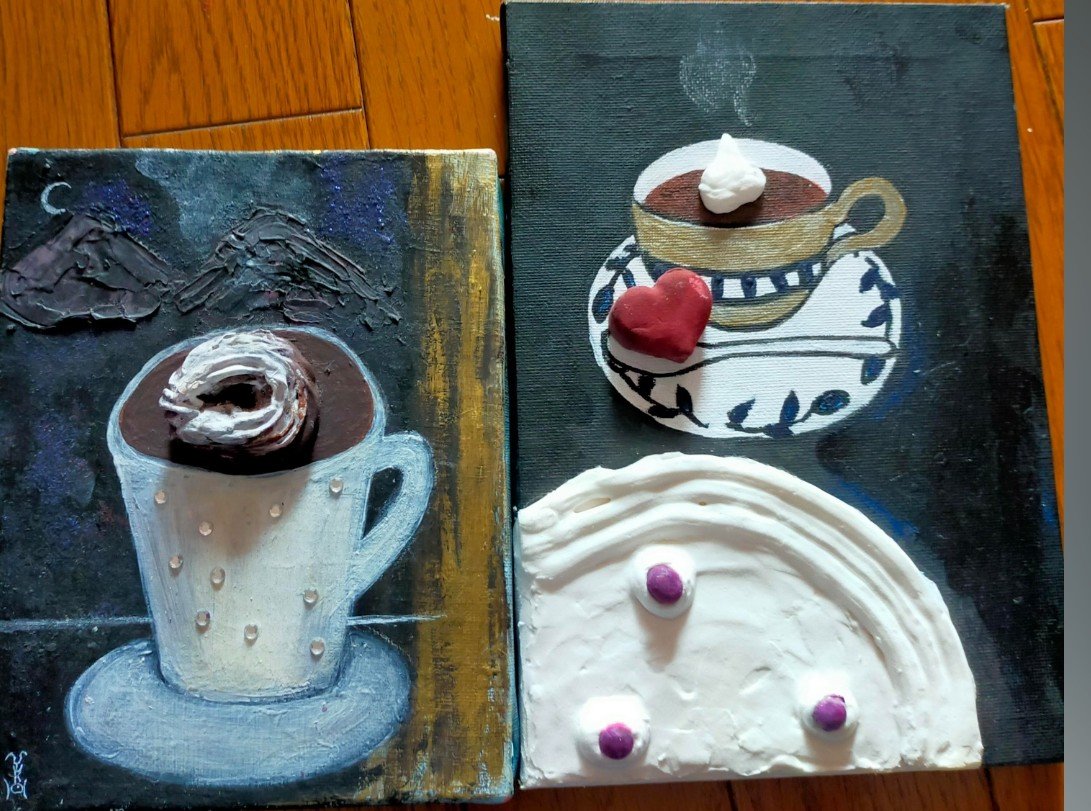 unidangochan's tweet photo. 前に描いていた立体アート、右は妹の作品。食べた気分になりそう？

 カフェに飾ってもらいたいよねと話してた。

#立体アート
#sweetsart
#art https://t.co/SBzvZoDkhL