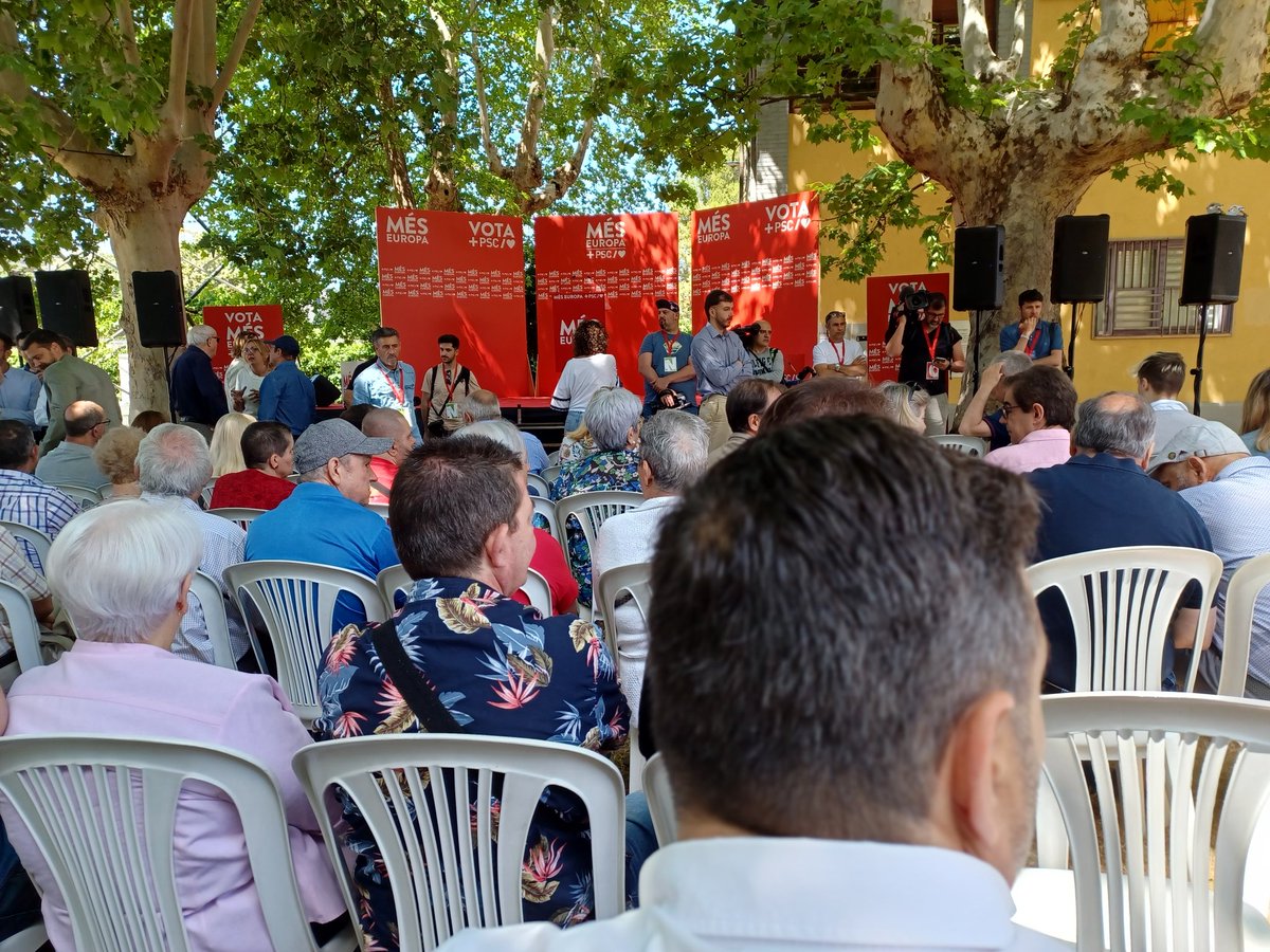 psccomlleida's tweet photo. 🔝 Preparats i preparades per iniciar l'acte central de la campanya de les eleccions europees, avui a #Lleida amb @estevekleber @javilopezEU @Teresaribera i @salvadorilla 🌹

#9J
#MésEuropa 
#VotaPSC https://t.co/hv3Pi8A661