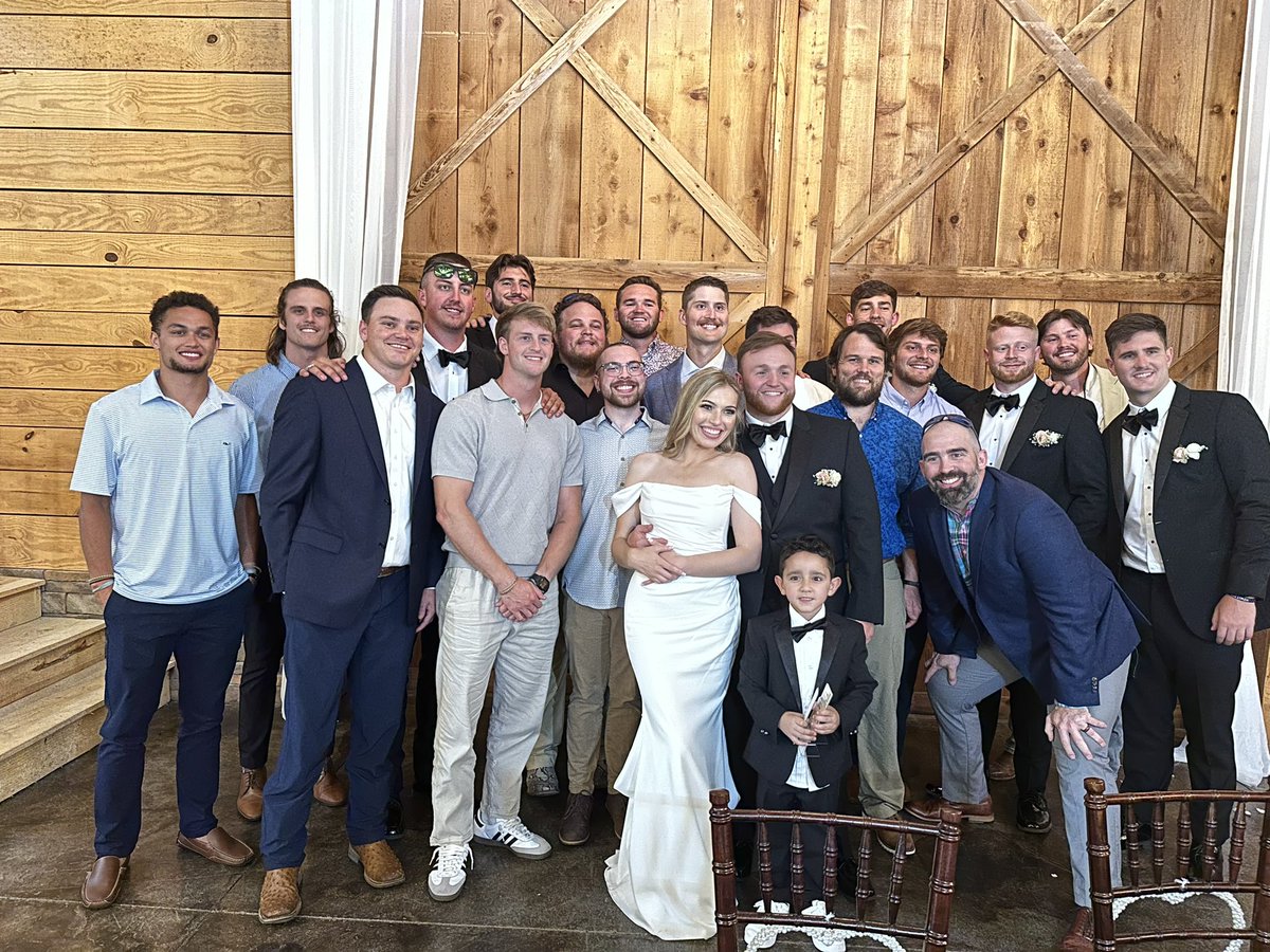 coachmorrison58's tweet photo. When a former Shorter Hawk gets married it is a mini reunion! Congrats JC and Sarah! #HawkNation https://t.co/x0gvSMo47J