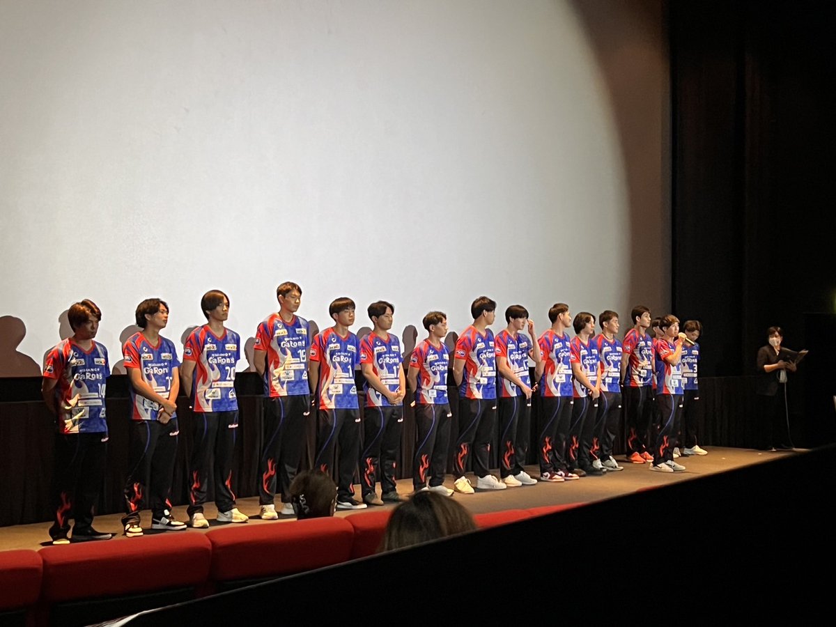 “長野☆GaRons選手”と一緒に応援上映！

地元バレーボールチーム“長野☆＃GaRons”とのコラボ企画！
ほぼ満席状態で開催され、多くのお客様に楽しんで頂けました🎉

長野☆GaRons選手/関係者の皆様、そしてご来場いただきました皆様、誠にありがとうございます。

サイン会も大好評✨