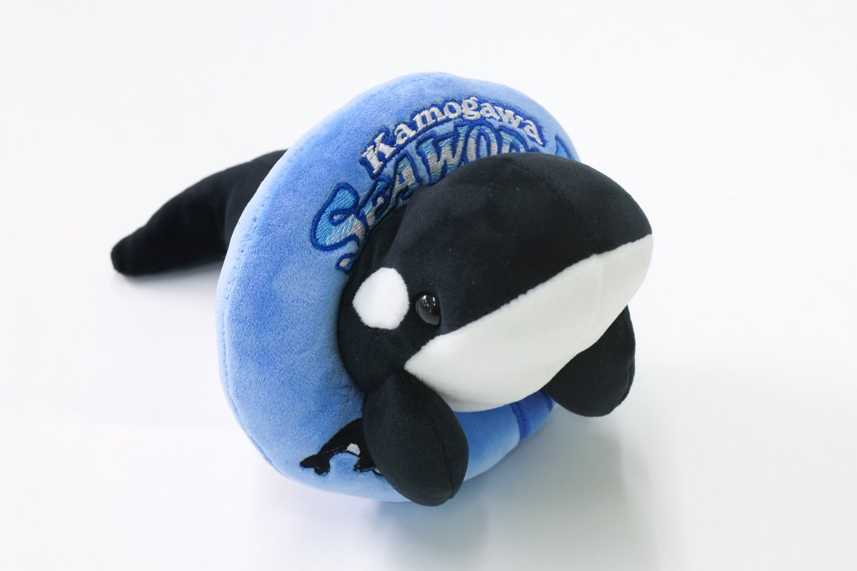 鴨川シーワールドのロゴを刺繍したオリジナル「うきわぬいぐるみ