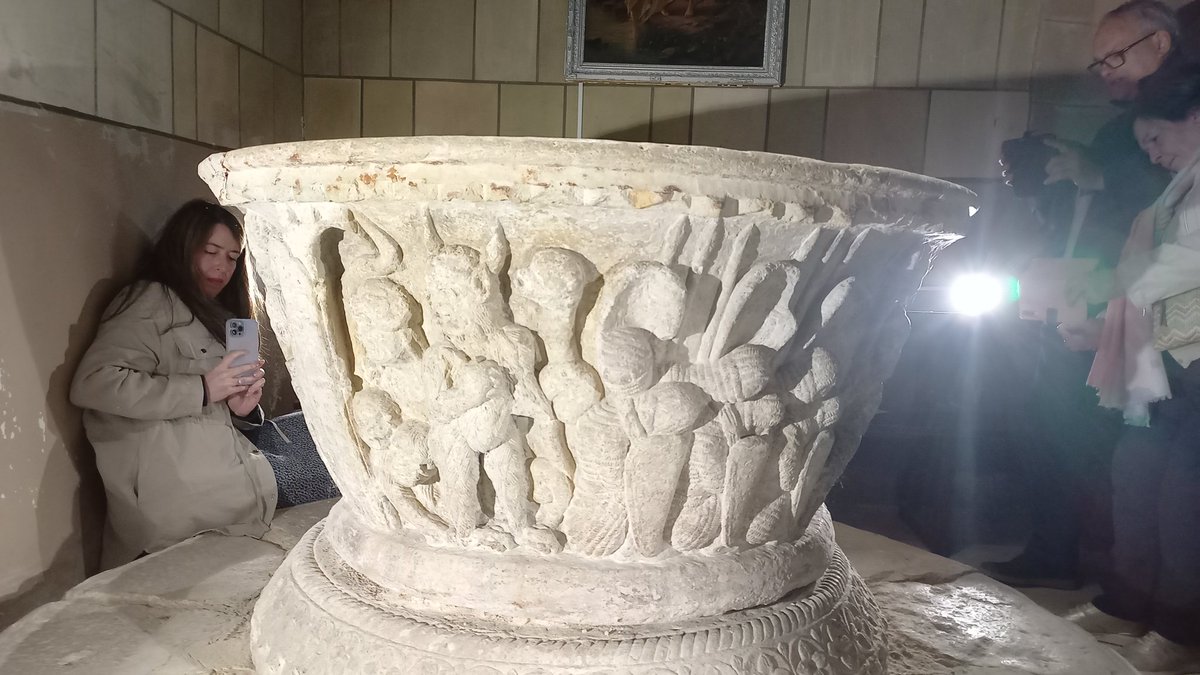 salamancartehis's tweet photo. Ahora, un imprescindible. La pila bautismal de Calahorra de Boedo
#FSR34 #FSMLR @amigosromanico @cylromanica @LaHuellaRomnica @Crispi_6 https://t.co/kp1XyViDCm