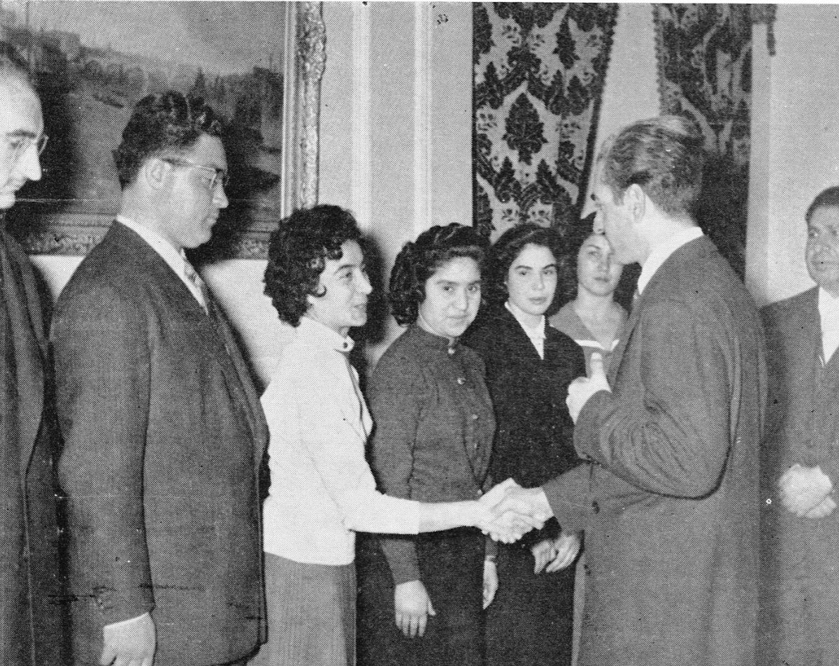Ebne_noah's tweet photo. دانشجویان بورس تحصیلی خود را با کمک جبهه ملی و #خمینی در راه بنیان یک سازمان تروریستی مبارزاتی برای براندازی همان شاهنشاه تمرکز دادند. بسیاری از رهبران کنفدراسیون پس از انقلاب اسلامی پست‌های کلیدی در جمهوری اسلامی بدست آوردند مانند ابوالحسن بنی‌صدر، صادق قطب‌زاده، 👇 https://t.co/9YP4WNTtBe