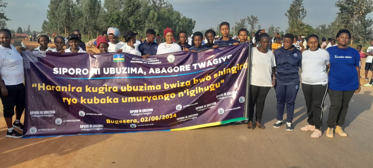 GashoraNYC's tweet image. Bugesera District
Gashora sector
Urubyiruko rutuye muri Gashora sector twifatanyije nabari nabategarugori muri siporo rusange yarifite insanganyamatsiko igira iti *"siporo ni ubuzima abagore twagiye"* @GashoraBugesera  @BugeseraDistr