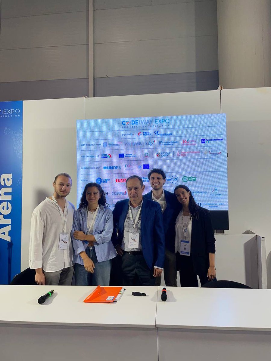 CampusBioMedico's tweet photo. Gli studenti del VI anno di Medicina e Chirurgia #UCBM raccontano a @CodeWayExpo l'esperienza nei #workcamp in Tanzania, Madagascar e Perù. Per promuovere la #cooperazione internazionale, mettendo al centro la #persona oltre ogni confine. Alcune foto📸 https://t.co/huI4iidcQJ
