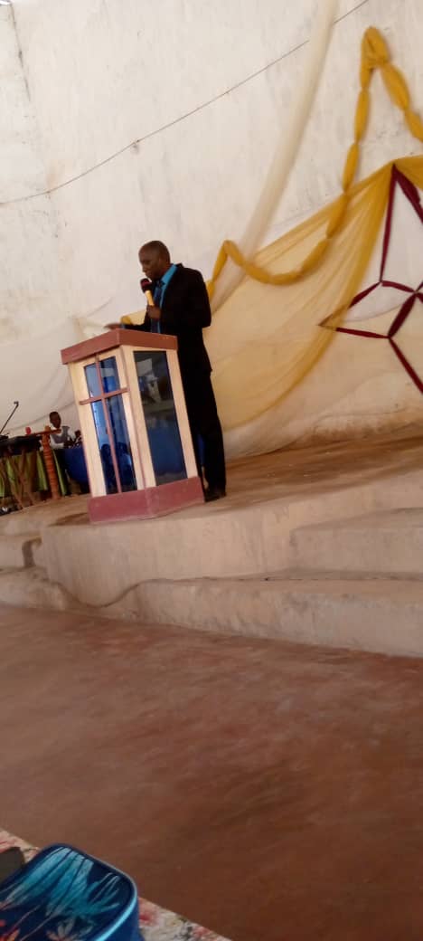 CnddFddButanyer's tweet photo. 02/06/2024 #Scom_kirundo yasangiye ijambo ry'Imana n'abakirisu bo mwishengero rya #FECABU riri mugisagara ca kirundo mu ntumbero yo kunywanisha Amashengero n'amadini n'umugambwe @CnddFdd muri Komine arongoye. https://t.co/MLbfKmziRw