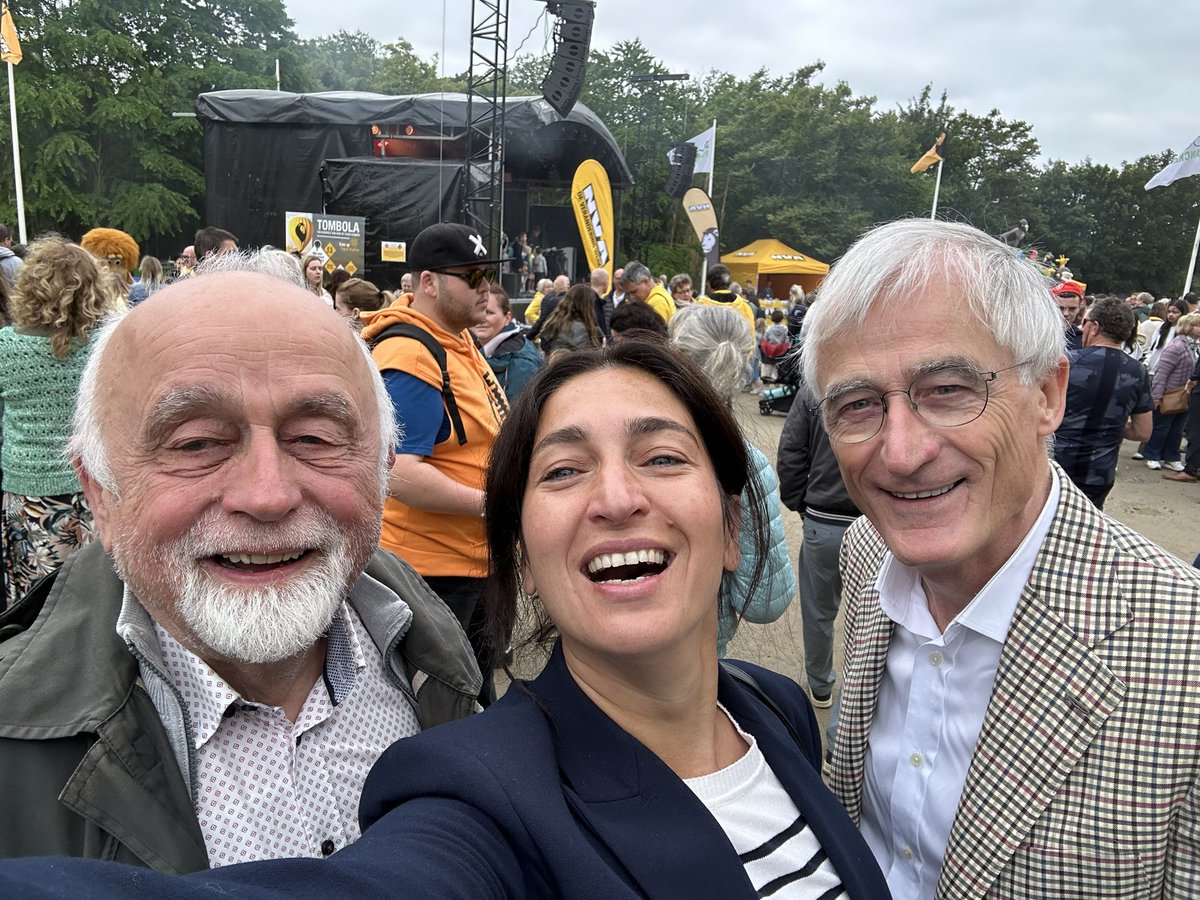 Zu_Demir's tweet photo. Samen met mijn beste vrienden én lijstduwers Jan Peumans en @GeertBourgeois. #NVAFamiliedag 🦁 https://t.co/AmOTxmxNG2