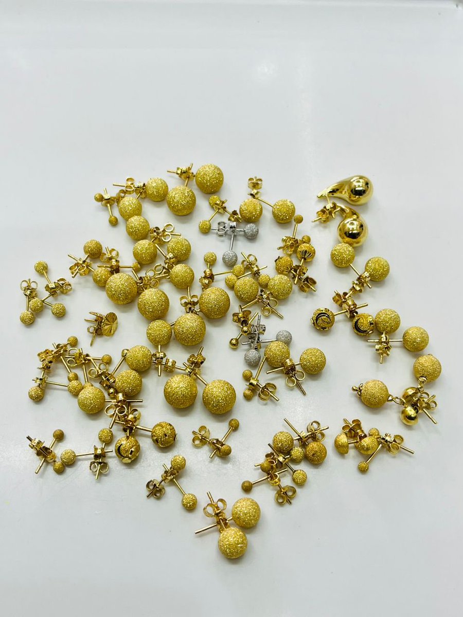 OlatideMorire's tweet photo. Please Mutuals, I sell brand new 18k gold. I can also help you source for legit used gold.  Thanks 🙏 https://t.co/EKk4Wz6dH1