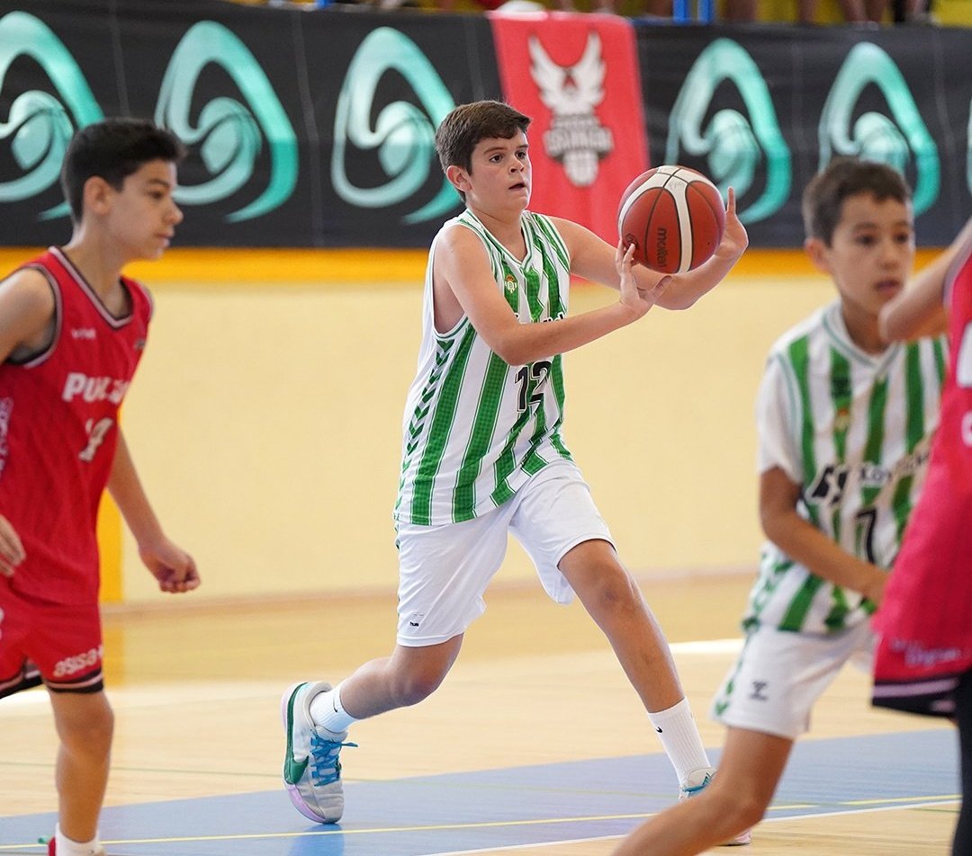 BaseFCBG's tweet photo. 🙌 ¡Cuarto puesto para el Oteclima @FundacionCBG!

👉 Los rojinegros lo dieron todo ante el @RealBetisBasket y finalizan cuartos el #CADEBAMM2024.

❤ ¡Enhorabuena por la brillante temporada, equipo!

📸 @FAB_Andaluza

#ContigoFundación https://t.co/KwkOO1UfoX