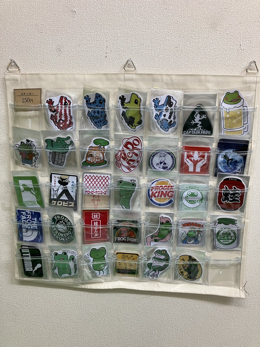 本日、【晴れのちカエル展その6】無事終了致しました。いらして下さいました皆様、有難うございました。次回6/5も12:00-19:00にて開催致します。《作家紹介　らくがき亭東海支店さん》缶バッジ、ステッカー等今回も沢山の素敵な作品を展示して下さってます。#らくがき亭東海支店