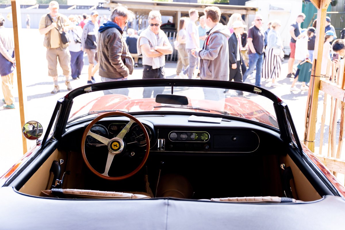 Among the modern super and hypercars at this morning’s Super Sunday #BreakfastClub was this stunning 1967 #Ferrari 275 GTB/4. Originally purchased by one Miles Davis, the car was restored and converted into a NART Spider. What a thing. 📷: Toby Whales Photography