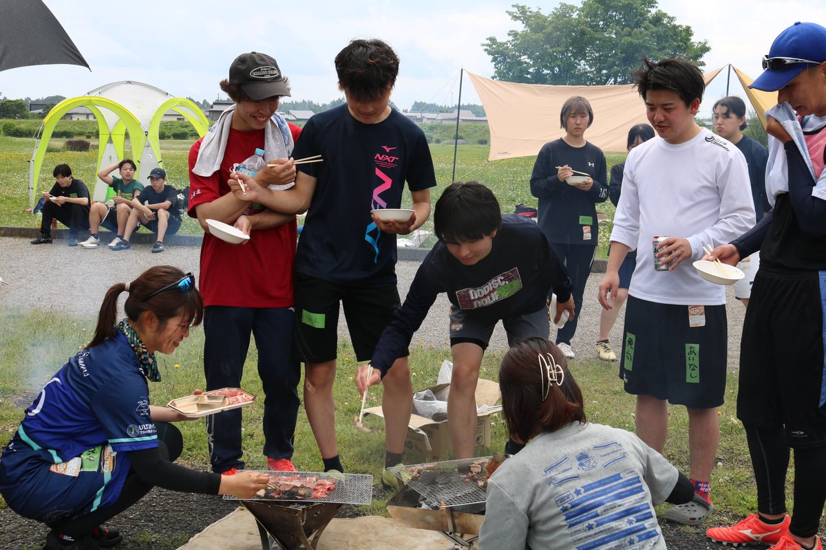 iFlyingSaucers's tweet photo. 【岩大×ソーサーズ合同新歓BBQ会🍖】

今年も岩大と合同で新歓企画を行いました！雨の予報も不安な中、午前中は基礎練習やセット練を行いました🥏
そして今年も #JAいわて　様からのご協力で岩手産のお肉やお米でBBQを行いました🔥とっても美味しかったです！
#岩手　#アルティメット
#社会人チーム https://t.co/K708SzMXRK