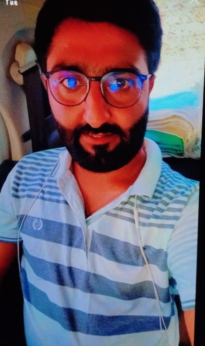 مون ڪجھ نه گھريو ھو توکان پرين،
تون مرڪن کي ته ورھائين ھا...... 
سڪندر فقير ♥️