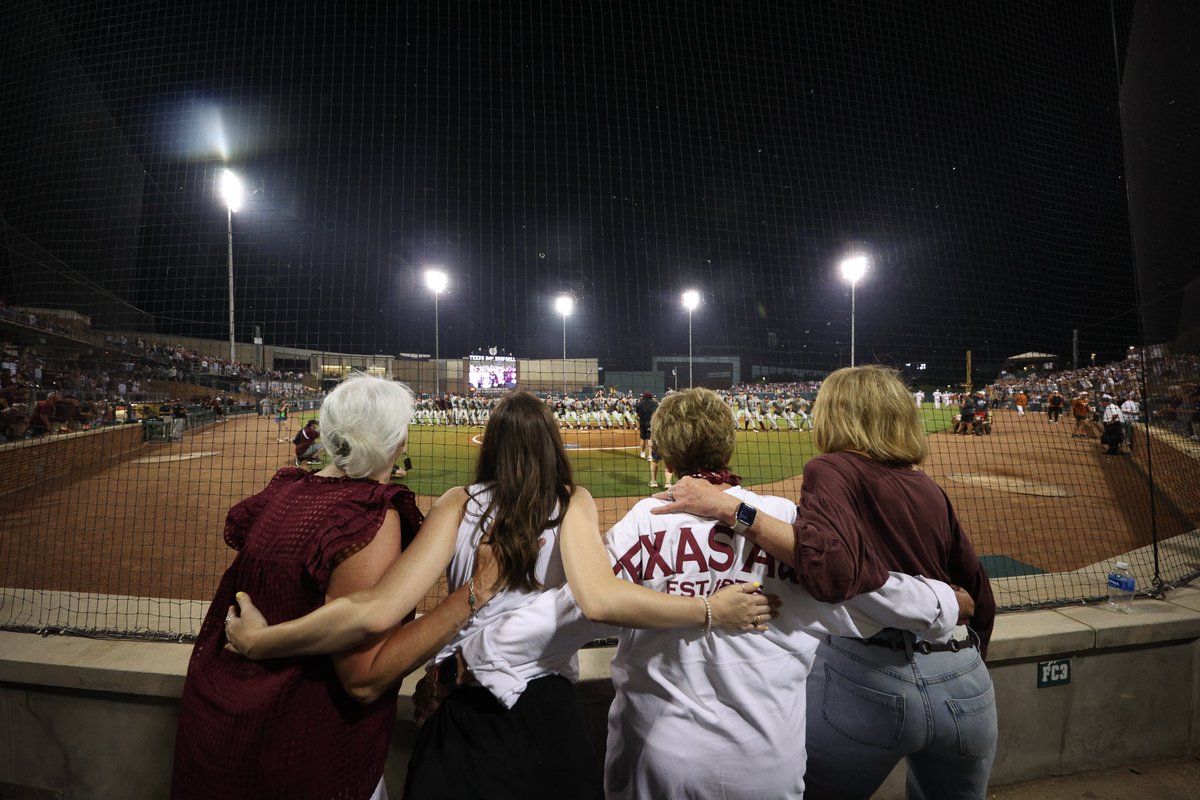 AggieBaseball's tweet photo. WE WIN, WE SAW!

#GigEm https://t.co/ifrLcaQ9ly