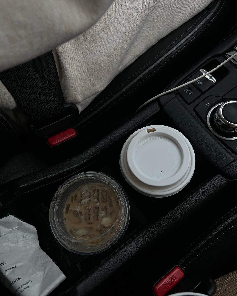 VivianSprint's tweet photo. coffee time ☕💀 https://t.co/Qcd8SGuR4H