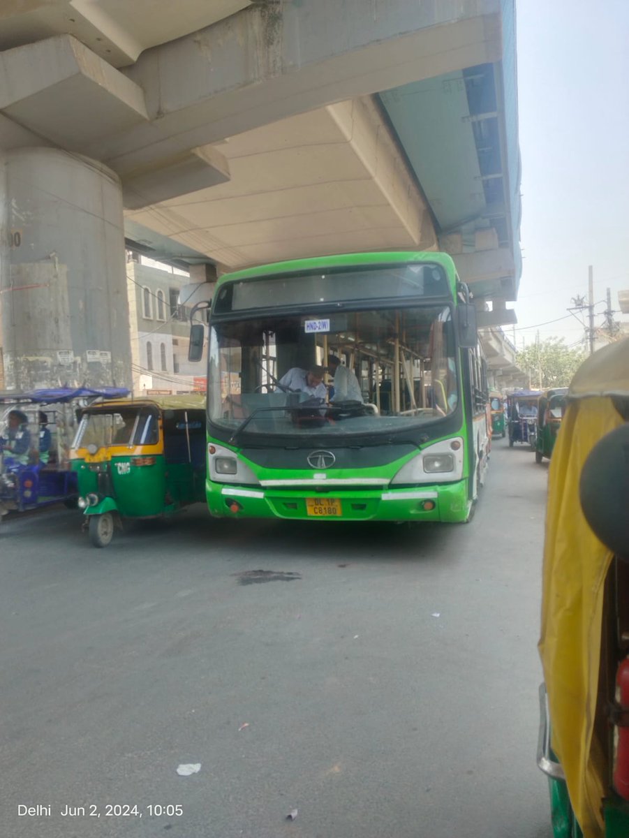 Traffic Alert Traffic is affected on Najafgarh Road in the carriageway from Dwarka Mor towards Uttam Nagar due to breakdown of a Bus near Metro Pillar No. 690. Kindly plan your journey accordingly.