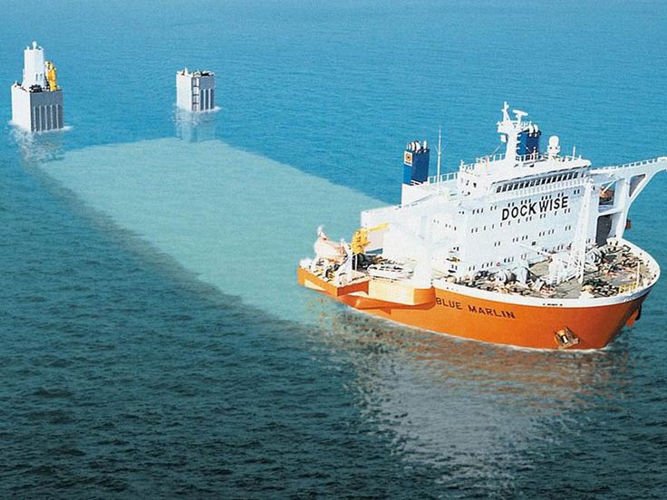 NGOJA NIKUPE STORI KUHUSU HII MELI.....

Hii pichani ni Meli ambayo ili kupakia mzigo, Basi lazima izame kwenye maji Deck yote.

Meli aina hii zinaitwa Semi-submersible heavy-lift ships na hubeba mizigo mizito zaidi kupita hata hizi meli tunazoziona.

( THREAD)🧵