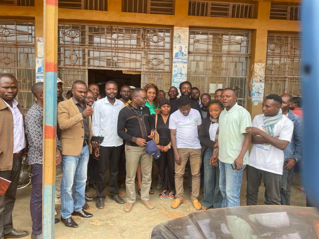 lafortunerdc's tweet photo. En séjour dans la ville de #Butembo, le député provincial #Kambale Kiviri Joatham a communié avec les jeunes d'APC  de la sous-fédération du #RCD-KML. Pendant plus de deux heures, l'élu de #Lubero a montré la responsabilité de la jeunesse dans l'émergence du parti et de la #RDC https://t.co/M6CeKN5RWZ