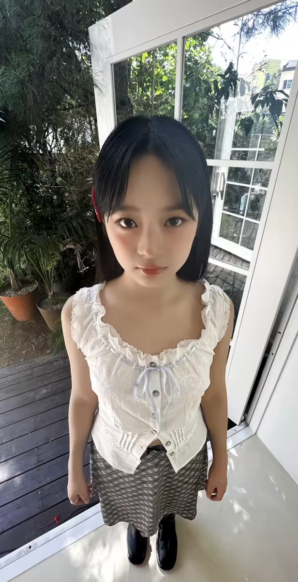 _hannibunch's tweet photo. why is she like this😭 https://t.co/1gTxNmJGiZ