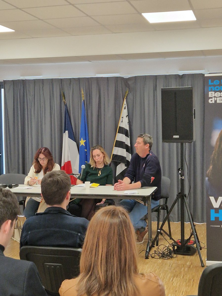 TrehinNicolas's tweet photo. Réunion publique à Bain de Bretagne pour @BesoindEurope ,organisée par @Renaissance_35 .
Merci à @h_mauze , @GaelLeBohec  et @ChrisLenabour pour la qualité de leurs interventions. https://t.co/pQEuyvycbm