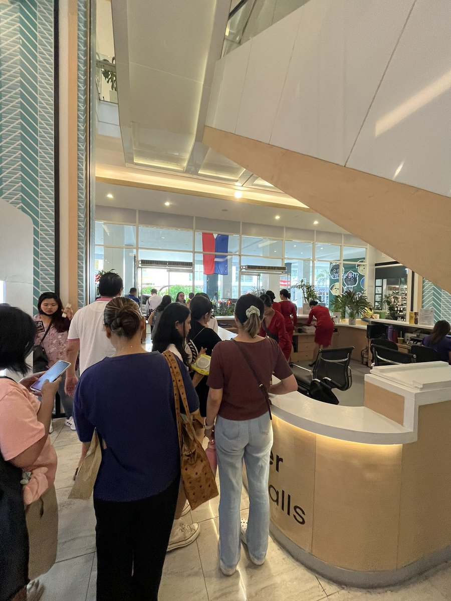 odinisoobin's tweet photo. #BYEONWOOSEOKinMANILA sold out here in Eastwood and I did not secured royalty or any tix na lang sana 🥹 https://t.co/kbhV7ctBHr