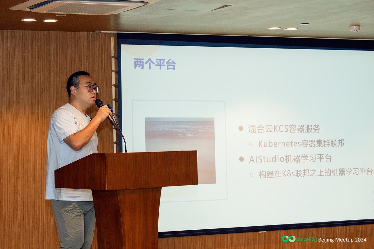 suavesu's tweet photo. some photos of #JuiceFS Beijing meetup last week, speaks from #minimax, #beike and @JuicedataInc https://t.co/kmAq66wRn1
