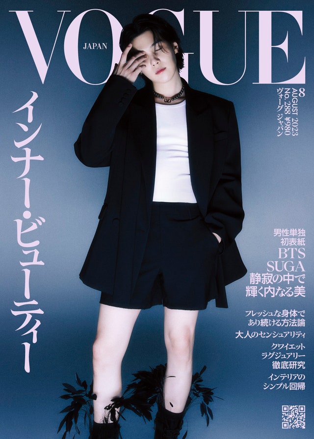 Yunki_Hei's tweet photo. [SUGA] 2023
SUGA x VOGUE JAPAN x VALENTINO 
1 year ago today SUGA was announced as the FIRST male SOLO artist to appear on the cover of VOGUE JAPAN 🔥

#SUGAxVOGUEJAPAN  #SUGAXVALENTINO #SUGAValentinoDiVas 
#SUGA #AgustD #MinYoongi #슈가 #민윤기 #방탄소년단 #BTS #SUGAmagazine https://t.co/VoWPWHMyRZ