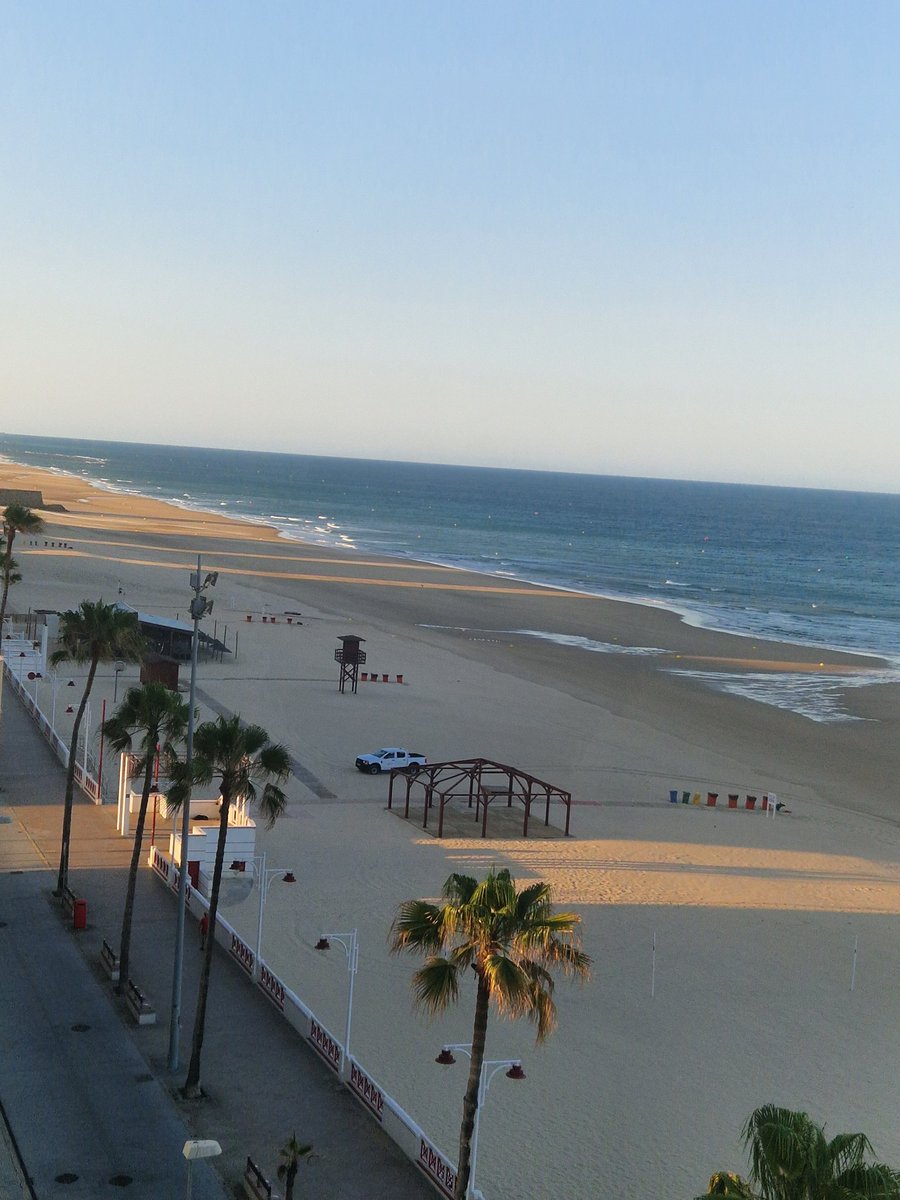 sdzafra's tweet photo. El mar que más me gusta es el de las olas rompiendo en la arena #atlanticamente #PlayaVictoria https://t.co/AnM1GW7Q1k