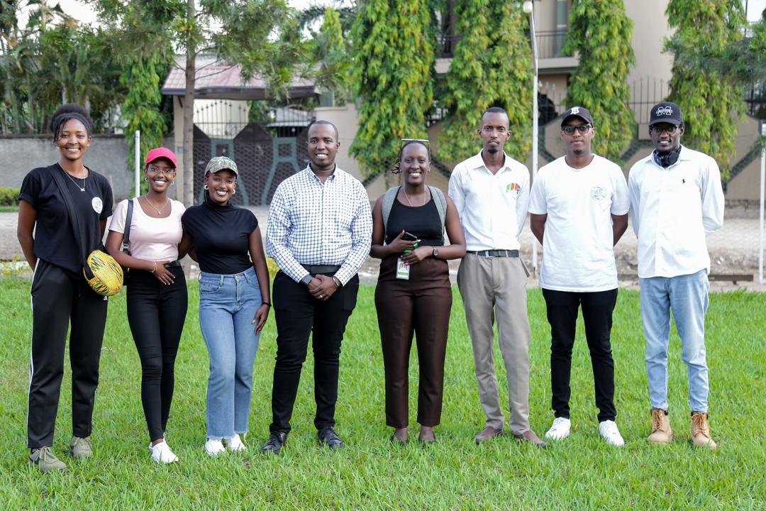 ABBABurundi's tweet photo. Consistent implementation of Comprehensive Sexuality Education (CSE) is one of the many ways to ensure our girls of Queens basketball academy  are well equipped with accurate information on reproductive health. https://t.co/oh7sBjCVDz