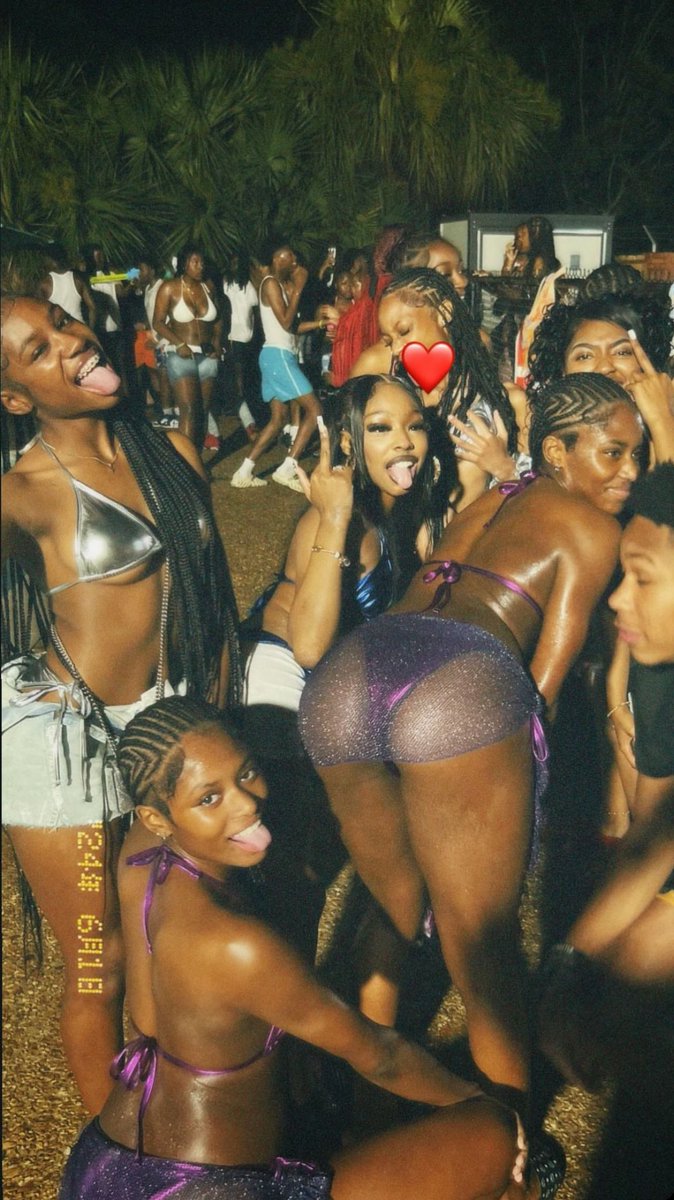 taylorjasmine00's tweet photo. #FREAKNIKPoolParty
#SummerHasStarted! https://t.co/wQKhogskTn