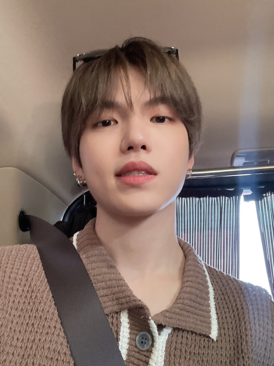 by_verivery's tweet photo. [#계현]

잘 다녀왔습니다☺️
나들이 가기 딱 좋은 날씨구만🌸

#GYEHYEON 
#베리베리
#VERIVERY https://t.co/cKn4UcCB8B