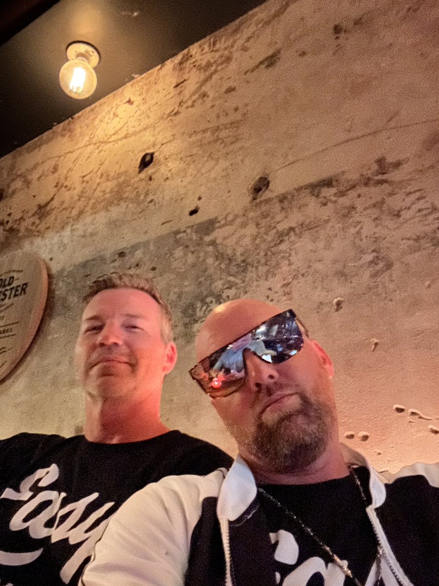 bhyche22's tweet photo. Big nite for #EasyHemp in the Port City🤟🏽💯😎

#GreersStLouisSt
#HycheHoops https://t.co/sPZXe7QUxF