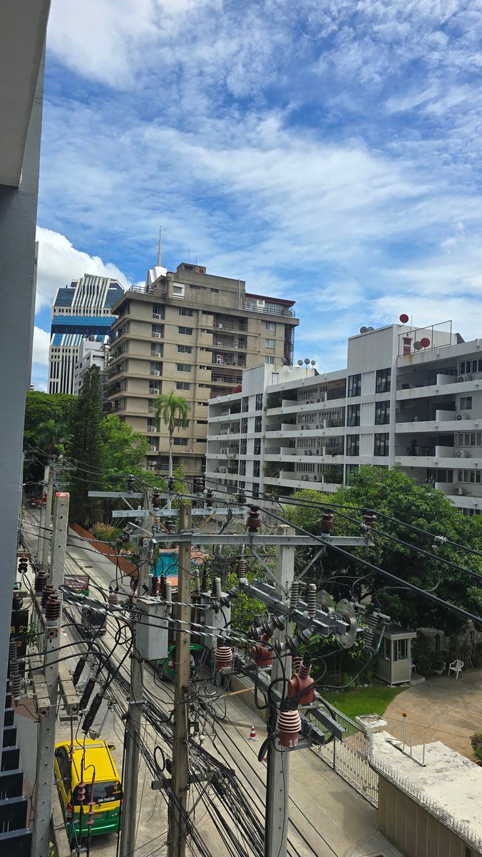 PPinsou's tweet photo. Hello bangkok https://t.co/J01cN3Ri6S