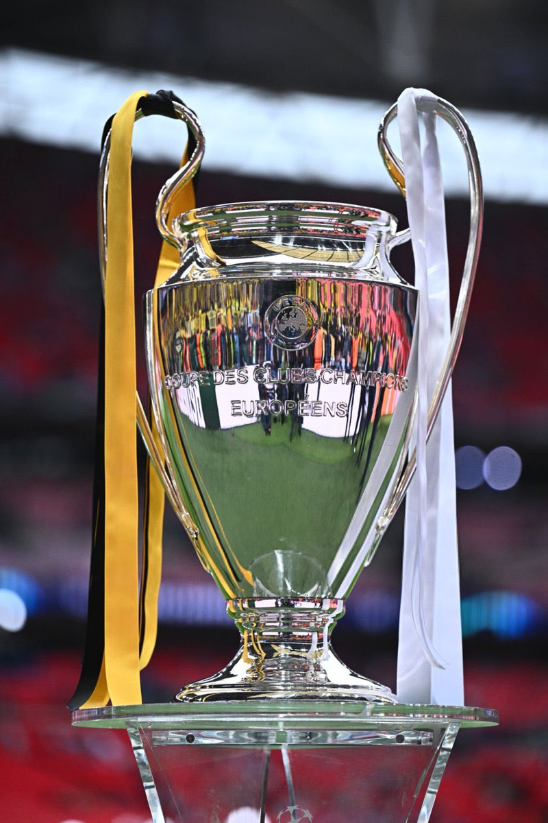 Trip_ple____M's tweet photo. Arsenal will win it next year. Do you believe? https://t.co/7KoI0t8cJb