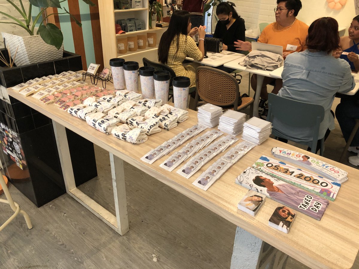 The gallery doors are open! 🌈🎨🖼️

#TheArtOfYou  
#BrylLetters #ALAMAT_Taneo