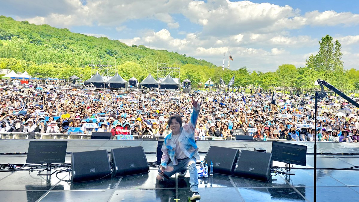 PITTA_official's tweet photo. 화창한 오늘!
힘찬 환호로 첫 페스티벌 무대를 완성해주신
관객여러분께 감사드립니다💙

앞으로도 잘 부탁드립니다🍀

#6월엔피크 #PEAK2024 #피크페스티벌
#PITTA #강형호 #이용우 https://t.co/tO7dRNqZyA