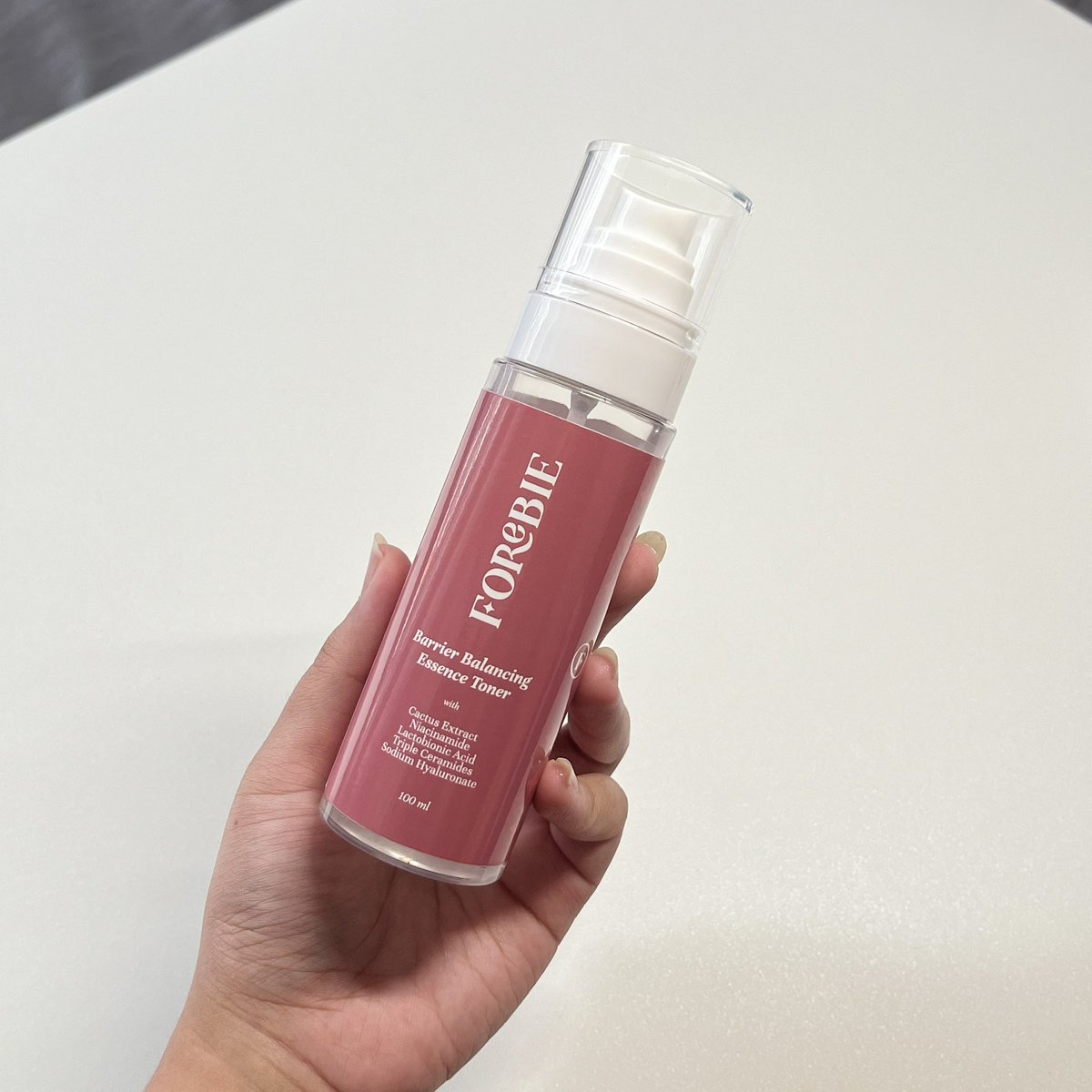 angelarissa_'s tweet photo. selalu tertarik cobain brand yg marketing nya ga berisik TAPIII beneran bagus ternyata 👏🏻 

tonernya Forebie! sungkem deh sm essence toner ini, bikin seger &amp; lembab banget. acne prone maju deh cobain ini. https://t.co/3WGwIUaMot
