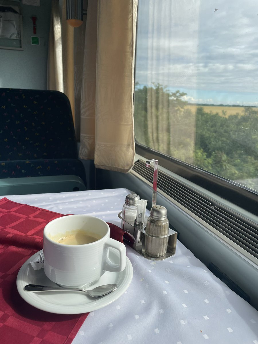 Morning coffee almost in #Budapest as part of a beautiful Fagaras-Berlin ride, Brasov-Budapest night train definitely the highlight 🚞❤️ <a href="/_DiningCar/">🐘 @Diningcar@rail.chat</a> #Europebytrain