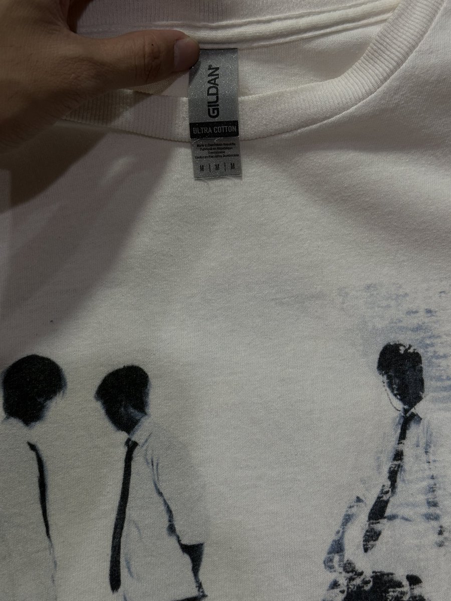 bbeam2546's tweet photo. @sawaddeetonchob เค้าปล่อยต่อ size M คับ 450รวมส่ง
อก 39 ยาว 29 คับ
#jaritz #เสื้อวง #เสื้อวงไทย https://t.co/MAh5m89NUT