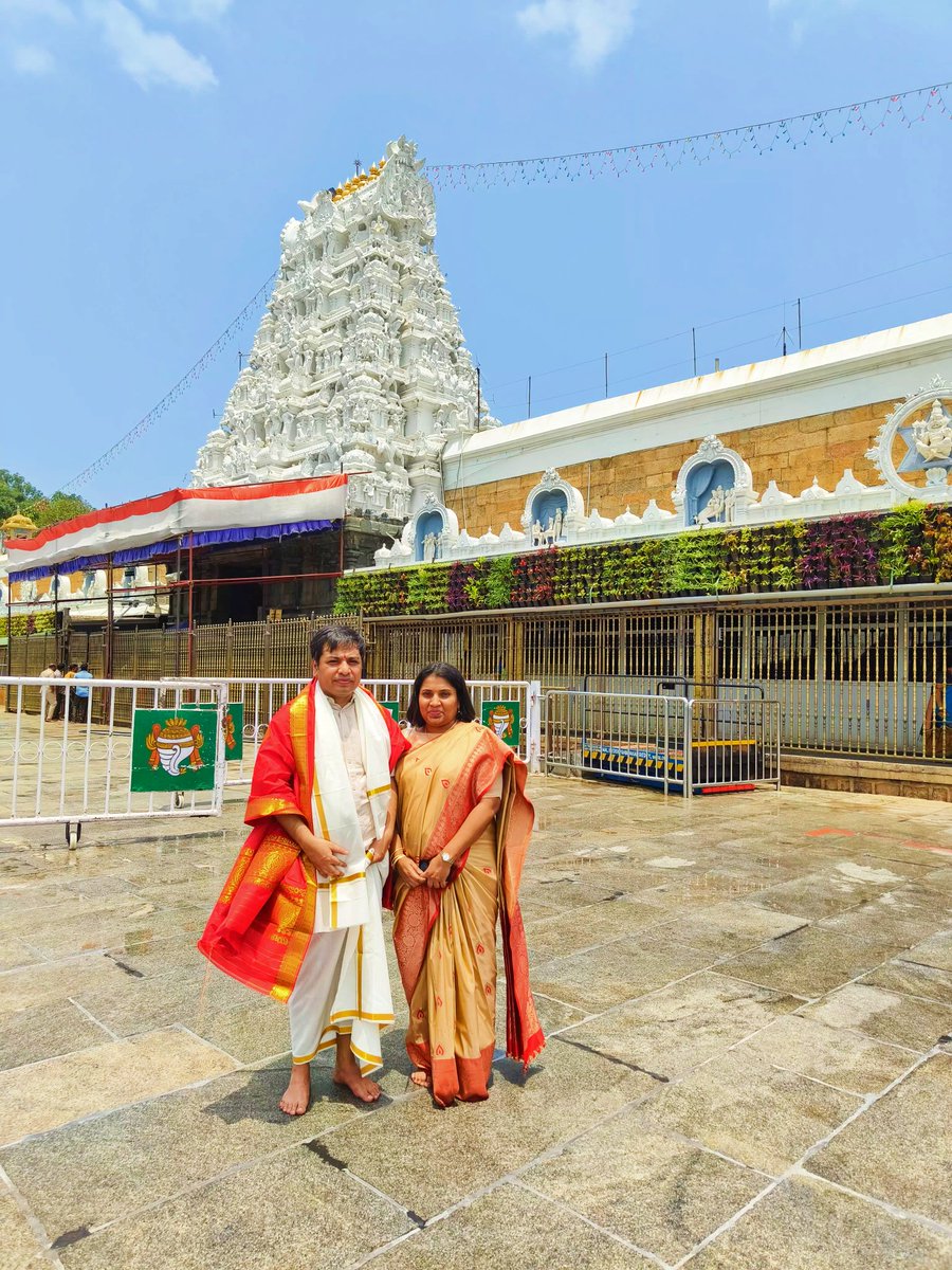 hephsyyy's tweet photo. We prayed earnestly for the nation-state & the happiness of all who dwell in this blessed land; for all the people, our children & their future. A sacred journey of love, peace & well-being!
#HRK #JatayuSpeaks #RadianceIsThyName #Tirumala #Tirupati #Seven_Hills #Promised_Land https://t.co/4FRXVOs7xa