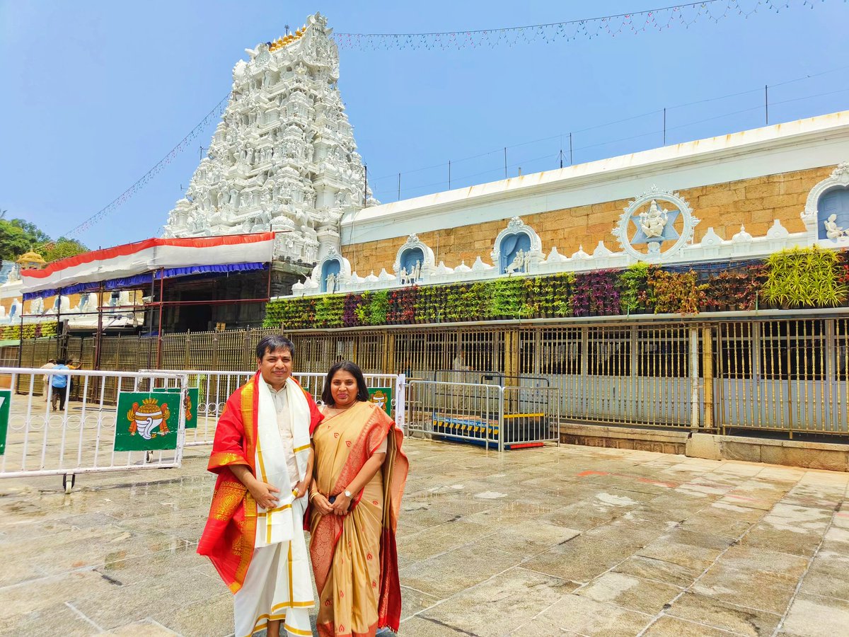 hephsyyy's tweet photo. We prayed earnestly for the nation-state & the happiness of all who dwell in this blessed land; for all the people, our children & their future. A sacred journey of love, peace & well-being!
#HRK #JatayuSpeaks #RadianceIsThyName #Tirumala #Tirupati #Seven_Hills #Promised_Land https://t.co/4FRXVOs7xa