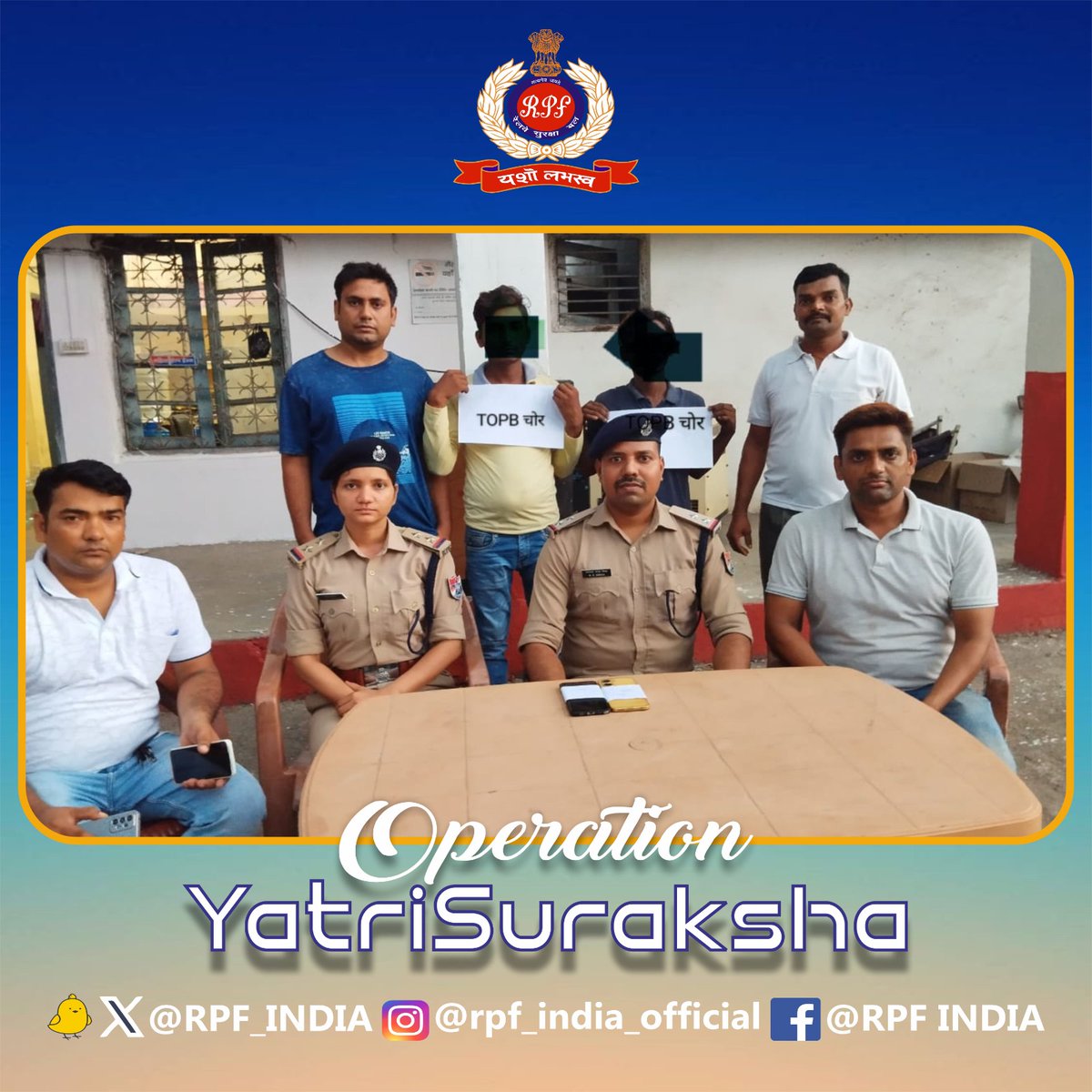 #RPF #Dhanbad swiftly teamed up with detectives, led to the arrest of 2 onboard coach attendants with recovery of 2 stolen mobiles valued at Rs.70,000/-. We request passengers to remain vigilant with their belongings during their journey. #OperationYatriSuraksha.