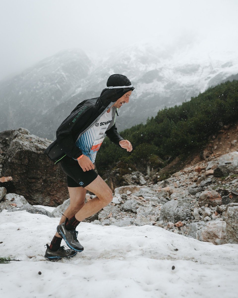Skyrunning_com's tweet photo. Feelings about yesterday’s race? 🥶 Here are some memories of what we experienced during Hochkönig Skyrace 🌨️❄️
See you all in the next one! 🔜🇵🇹
📷 @_guaresti_
@merrelleu | @gregorypackseu | @deuter | @bix_nutrition | @pressio | @aiways.official | @vert.run
#MSWS24 https://t.co/oRpylZOMFP