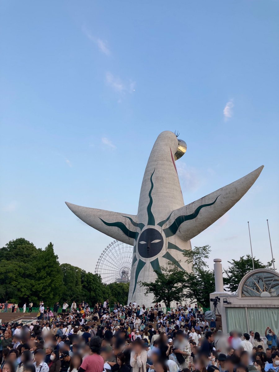 chienahr's tweet photo. 愛は太陽の塔にあった🎵
昨日は玉置浩二のライブ、万博記念公園へ
いつ聴いても素晴らしい歌唱力と表現力
お決まり？のマイクを置いての声量は会場中に響き渡り圧感
歌うために聴かせるために生まれてきた天才✨
屋外は敬遠してたけど花火が上がった時はびっくり感動。
#玉置浩二 #万博お祭り広場 https://t.co/CoIhvRCGNk