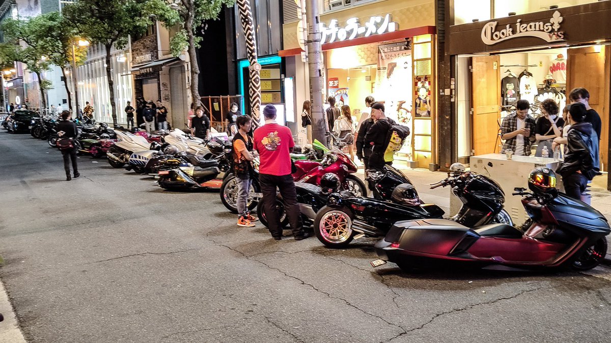 bigscooter_jp's tweet photo. 大阪のバイクは熱いです

お集まり頂きありがとうございました
LINK一同

#LINK #LINKMT
#motorcycle
#OSAKA https://t.co/vFUD23JqhI
